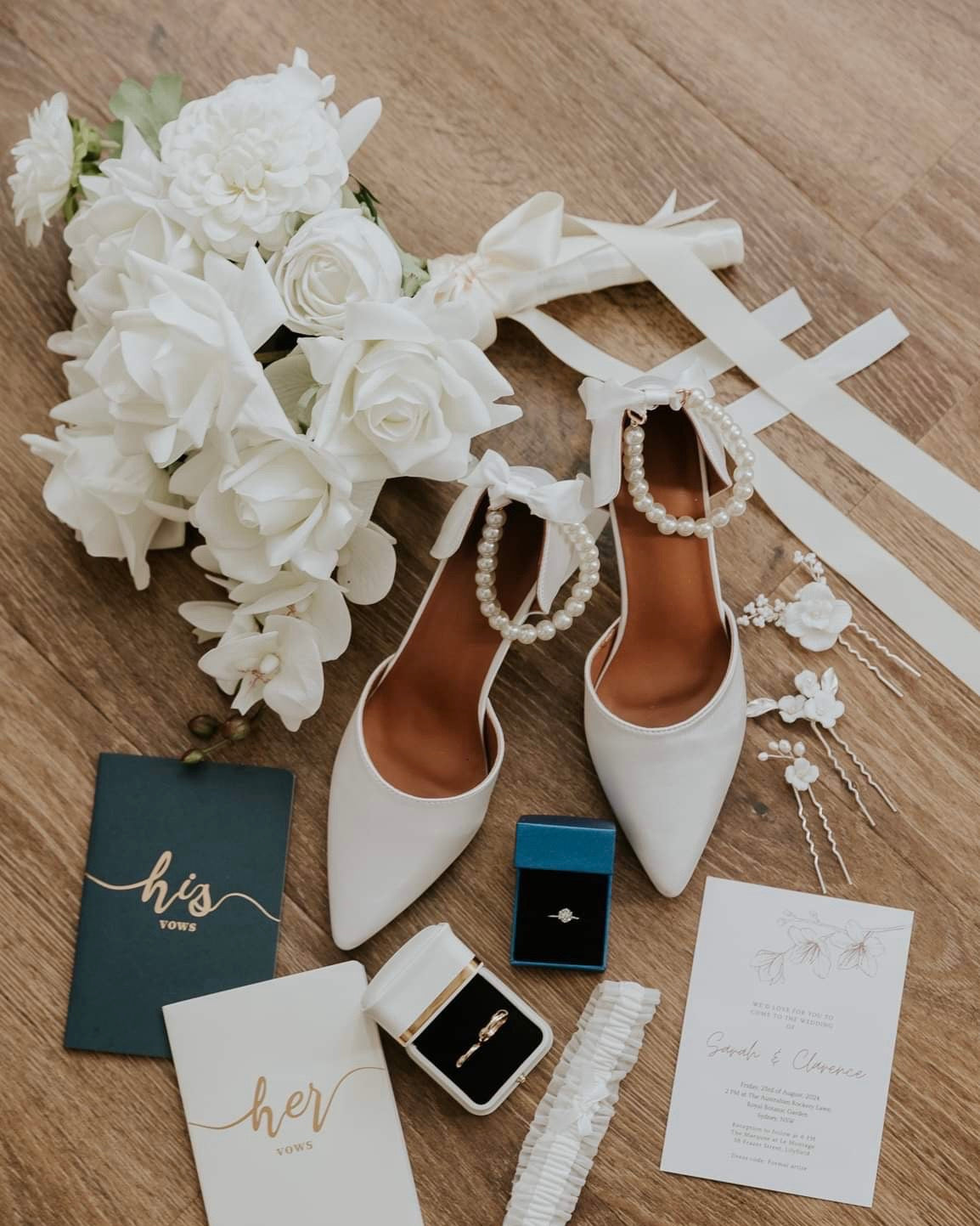 Modern White - Small Bridal/ Bridesmaid Bouquet