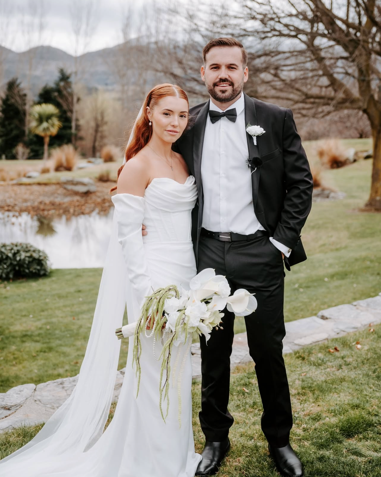 Chic Calla Lily - Bouquets (2 sizes)