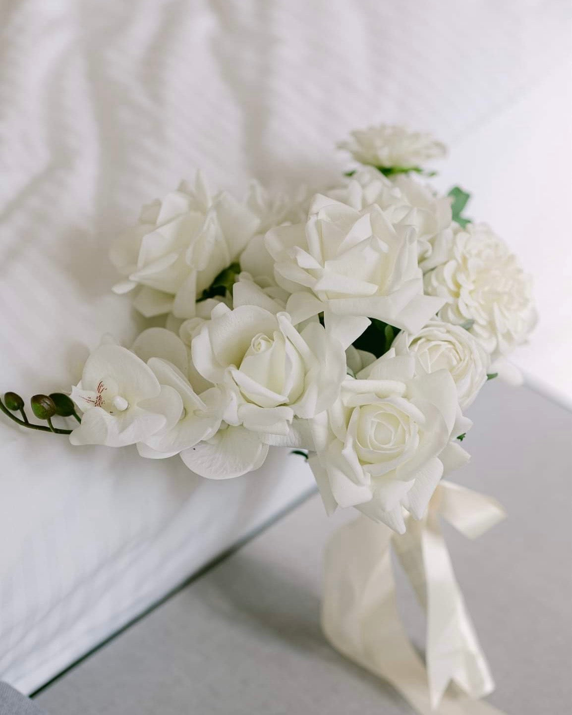 Modern White - Small Bridal/ Bridesmaid Bouquet
