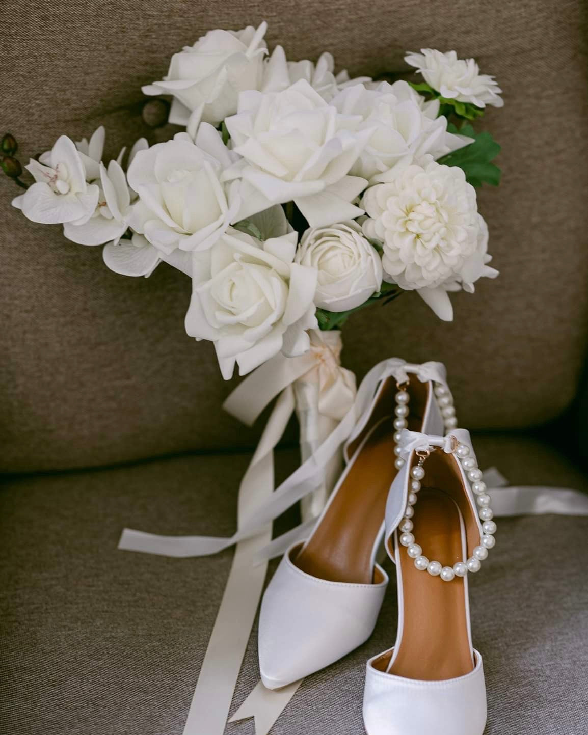 Modern White - Small Bridal/ Bridesmaid Bouquet