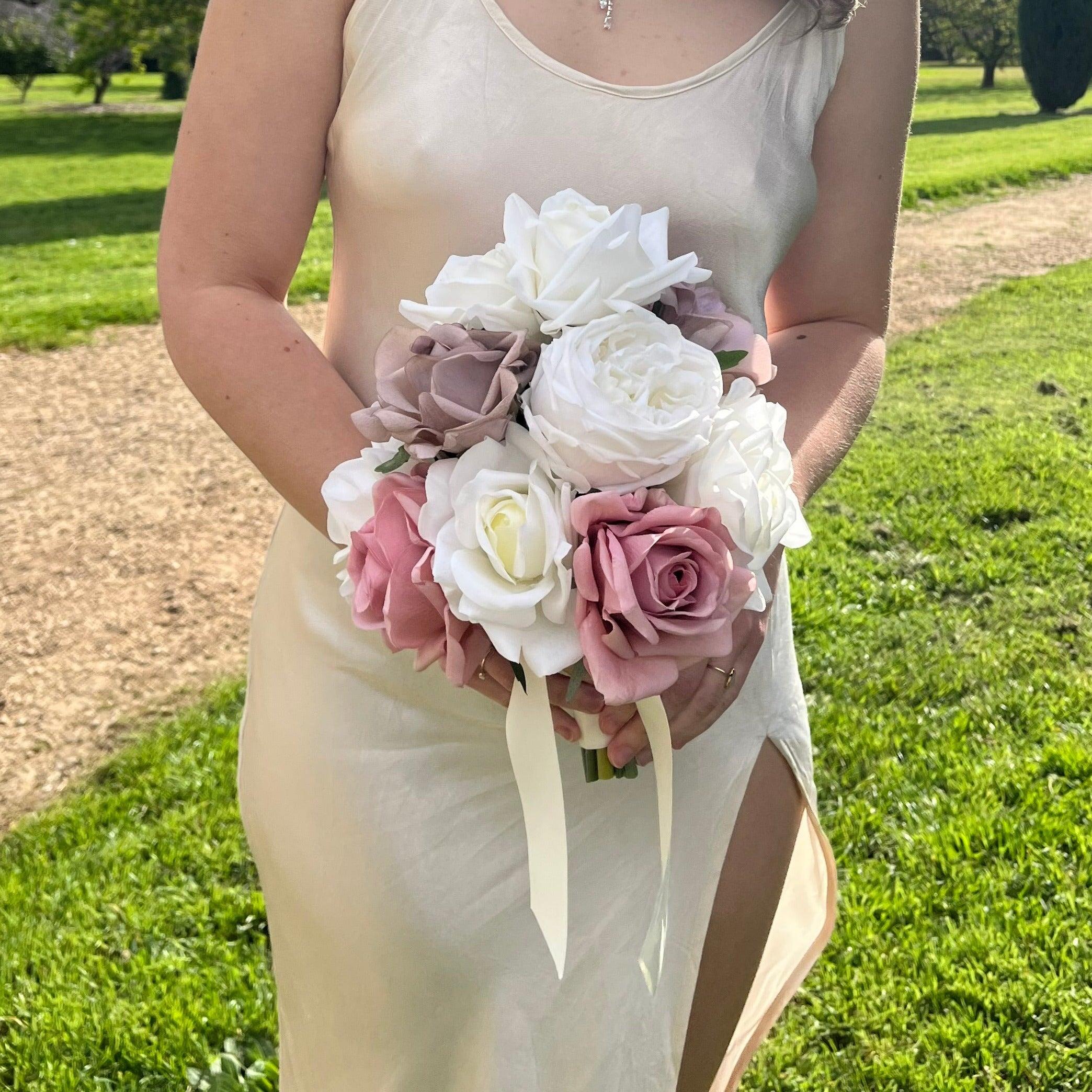 Vogue Pink - Clutch Bouquet