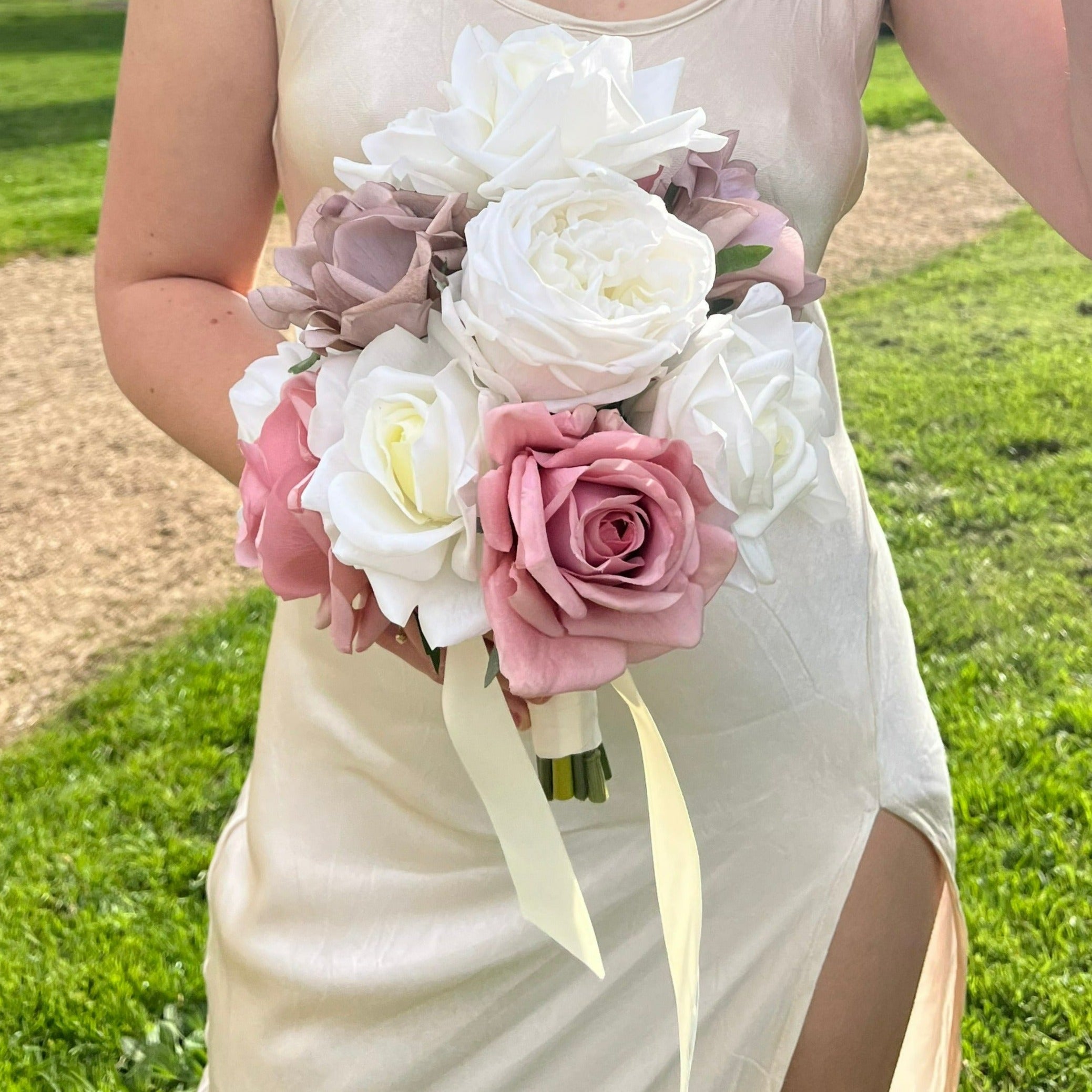 Vogue Pink - Clutch Bouquet