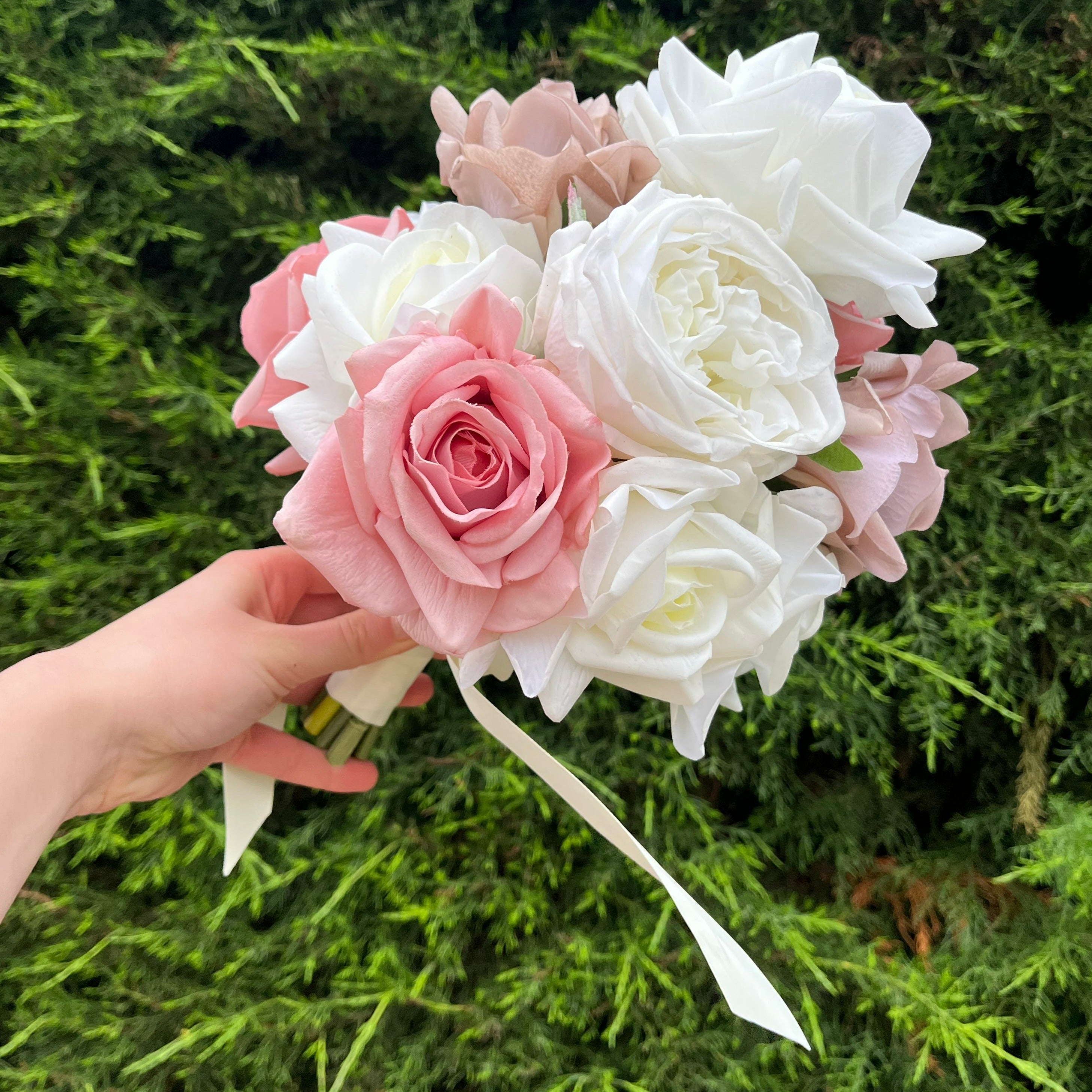 Vogue Pink - Clutch Bouquet