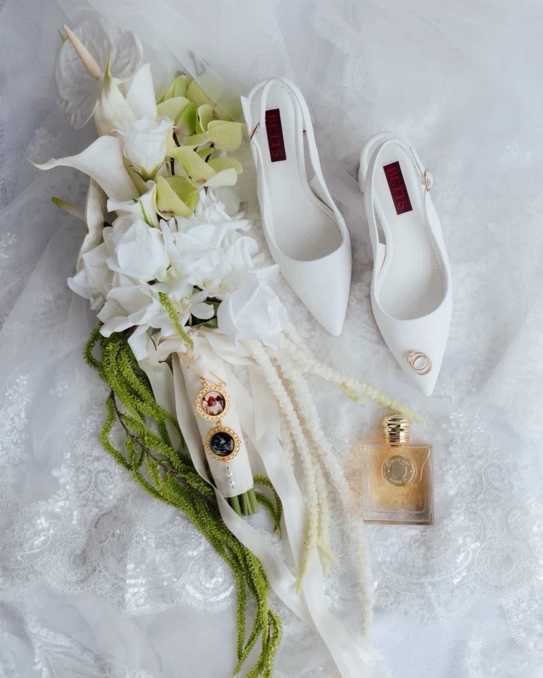 Chic Calla Lily - Bouquets (2 sizes)