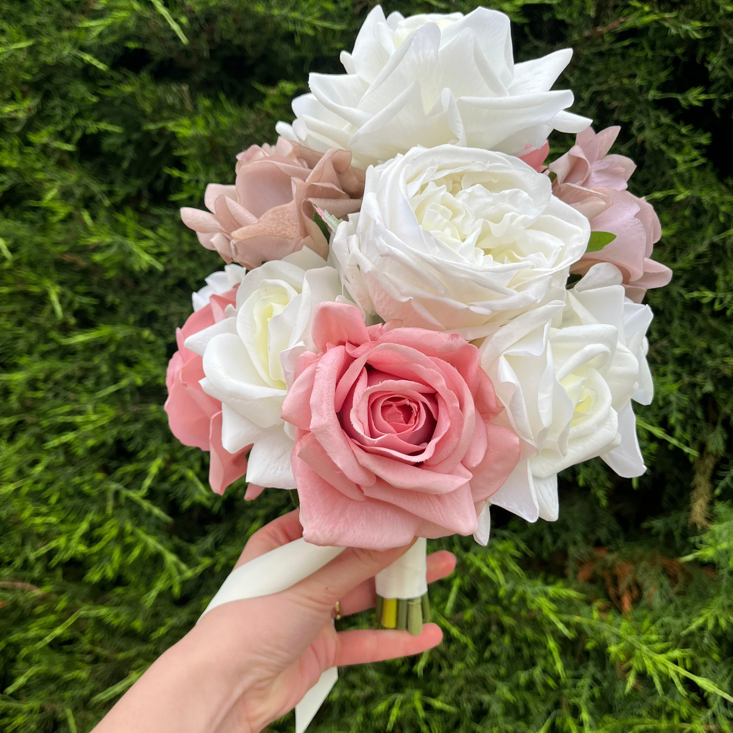Vogue Pink - Clutch Bouquet